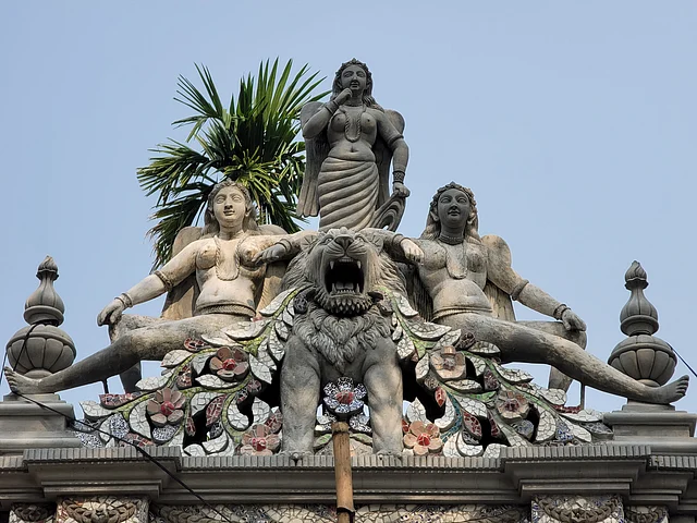 কাছারি ঘরের ওপরের কারুকাজ