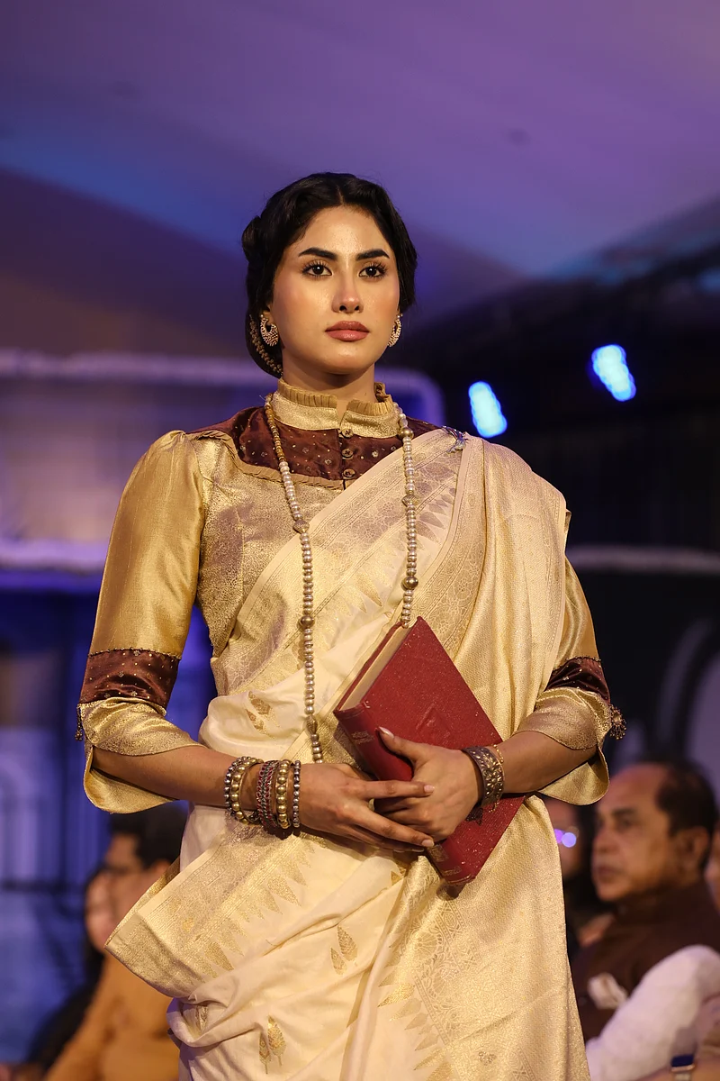 সরলাদেবীর পোশাক ছিল তার স্বাধীনচেতার তেজস্বী ব্যক্তিত্ব ও বুদ্ধিমত্তার প্রতিচ্ছবি