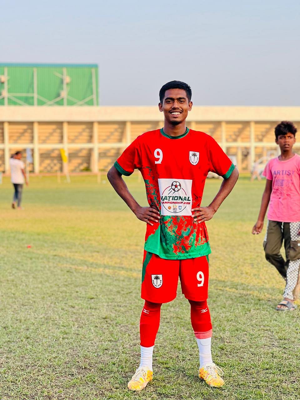 টাকার অভাবে তরুণ ফুটবলার জিমের অস্ত্রোপচার হচ্ছে না, পড়াশোনাও বন্ধ হওয়ার উপক্রম