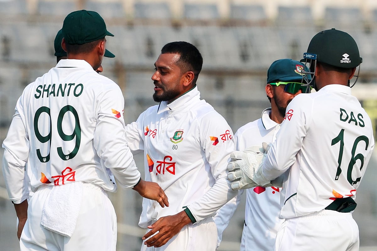 ভাঙল পাকিস্তানের উদ্বোধনী জুটি, ইমামকে ফেরালেন মিরাজ