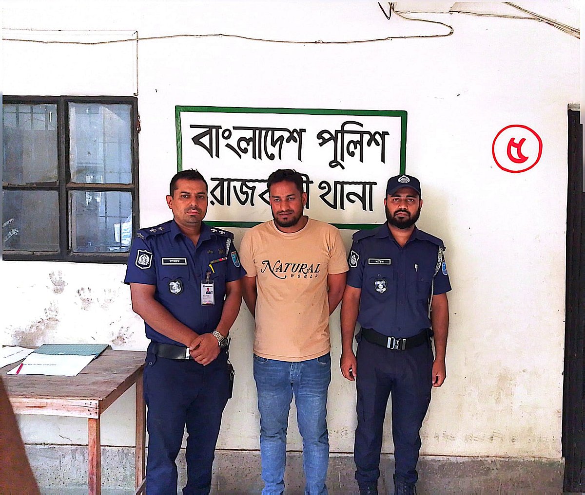 রাজবাড়ীতে মোটরসাইকেলে ঘষা লাগায় পুলিশ কনস্টেবলকে মারধর, চালক গ্রেপ্তার