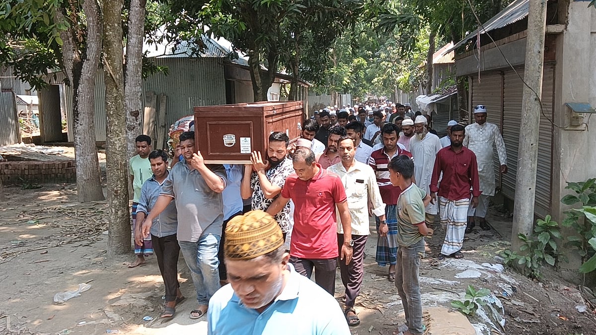 সৌদিতে দুর্ঘটনায় নিহত মুরাদের মরদেহ ১৫ দিন পর দেশে, দাফন সম্পন্ন