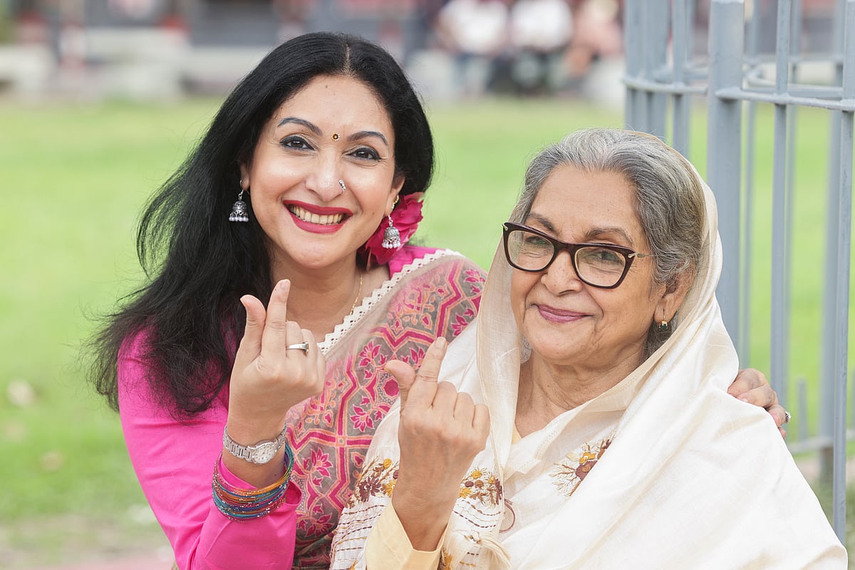 ‘নাটকের ছেলেমেয়েদের’ আম্মা চুমু খাচ্ছেন, দেখলে মন খারাপ হয়