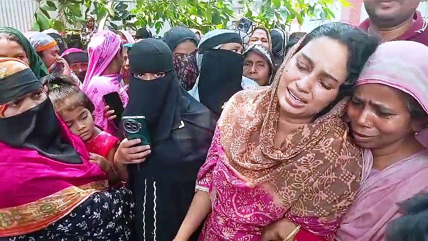 ‘মা, তুমি কেন এতিম করে চলে গেলা’—আহাজারি মেয়ের