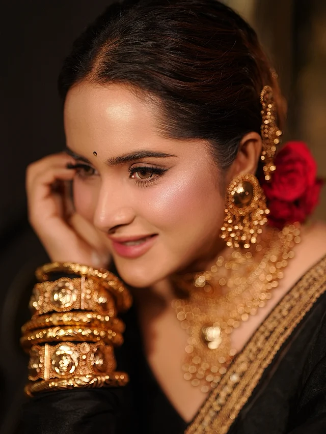 সফট ফ্ল্যাম ফিনিশের মেকওভারে ছোট কালো টিপ আর ন্যুড গোলাপি লিপস
