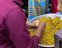 অপরিষ্কার হাতে খাবার তৈরি থেকে হেপাটাইটিস এ ও হেপাটাইটিস ই ভাইরাস ছড়াতে পারে