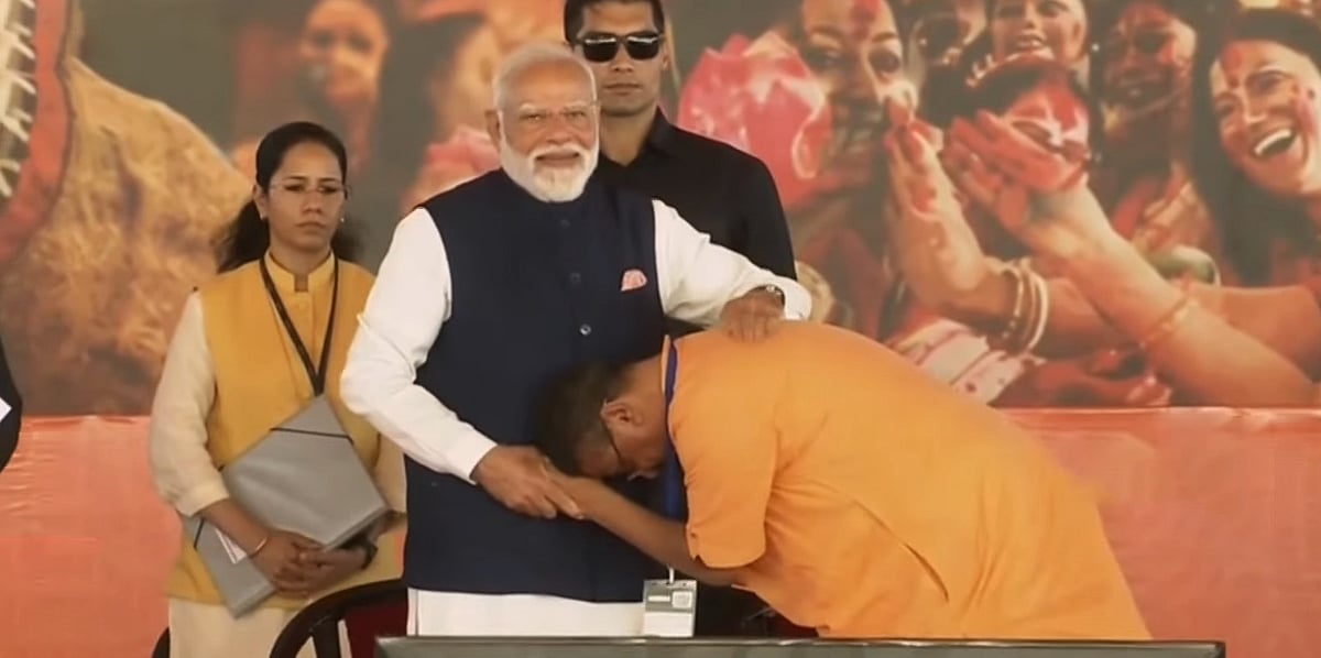 শপথ নিলেন মুখ্যমন্ত্রী শুভেন্দু, পিঠ চাপড়ে দিলেন মোদি