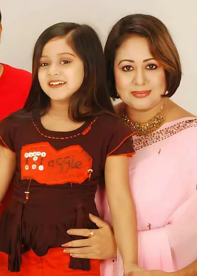 ছোটবেলায়ই মাকে হারিয়েছেন প্রার্থনা ফারদীন দিঘী । তবু তাঁর প্রথম পরিচয় তিনি দোয়েলের মেয়ে। 