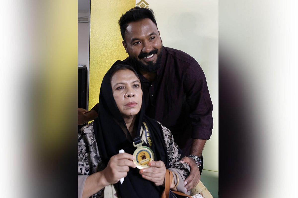 পলাশ এসএসসিতে ফেল করার পর ১৫ দিন অচেতন ছিলেন তাঁর মা