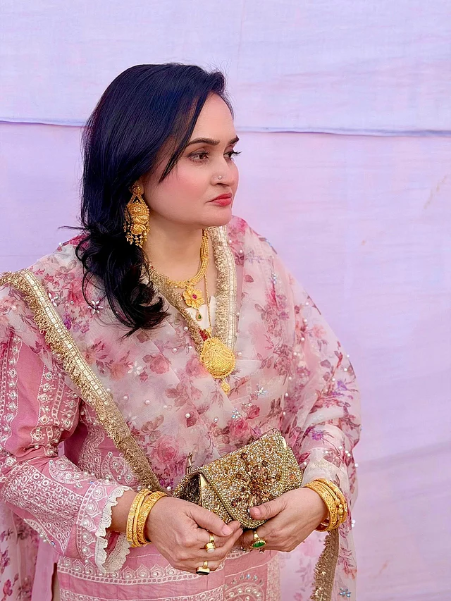 মায়ের মুখটি যেন বসানো এই অভিনেত্রীর মুখে 