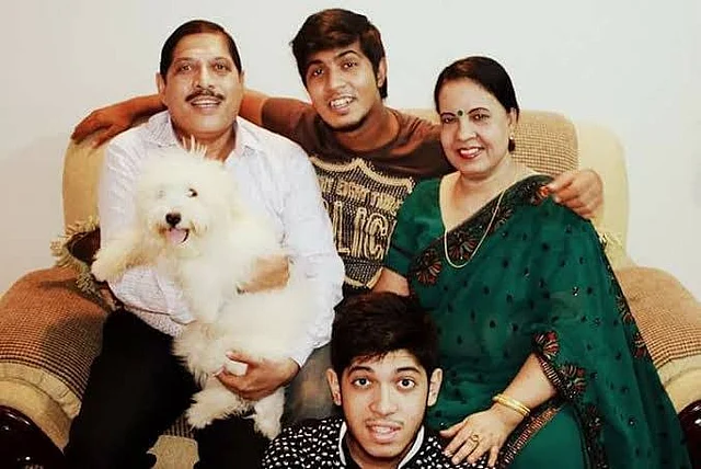 পরিবারের সঙ্গে তৌসিফ