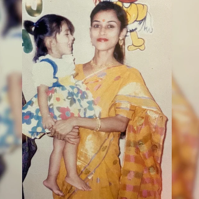 ছবিতে মায়ের কোলে ছোট্ট সাফা 