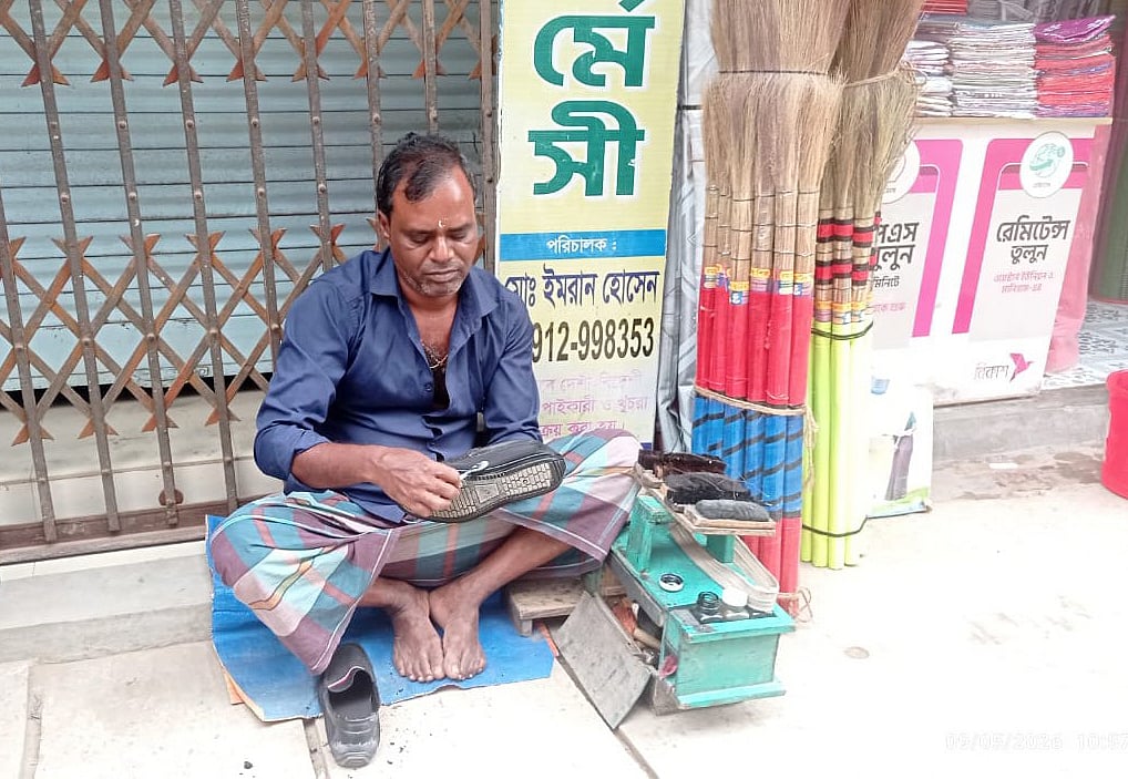 ‘রুজির টেয়ায় খাওনই জোটে না, মায়ের ওষুধ কিনি ক্যামনে’