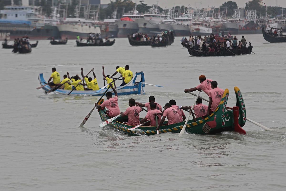 কর্ণফুলীতে সাম্পানবাইচে উৎসবের আমেজ