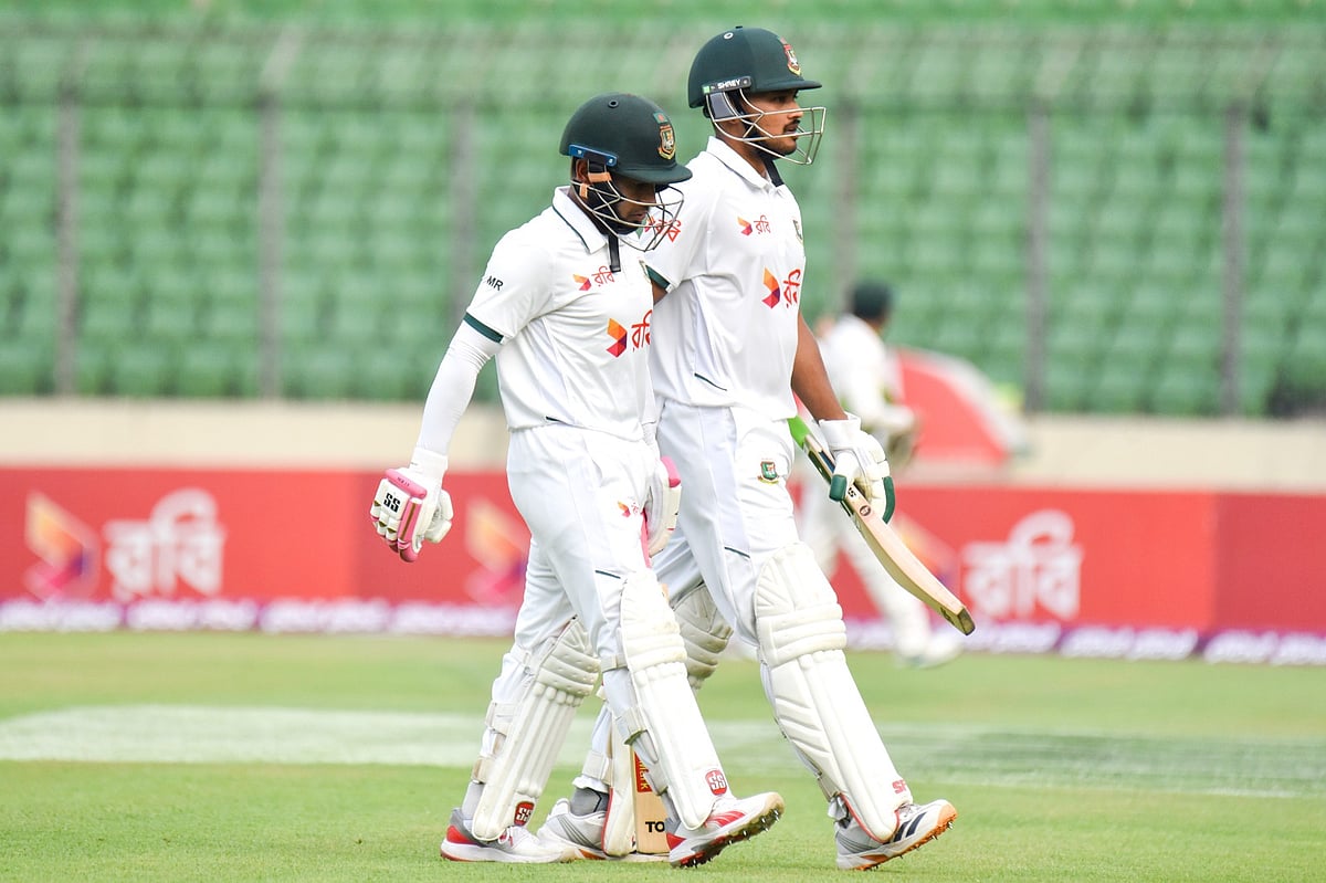 ক্যাচ দিয়ে ফিরলেন মুশফিক