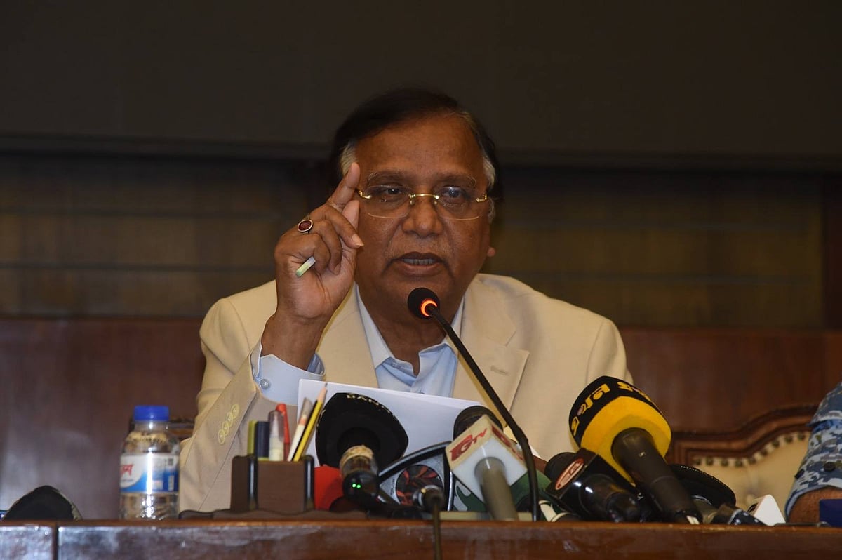 ১০০ টাকার বেশি বিল নিলে, নিয়মিত ময়লা না সরালে লাইসেন্স বাতিল: ডিএসসিসি প্রশাসক