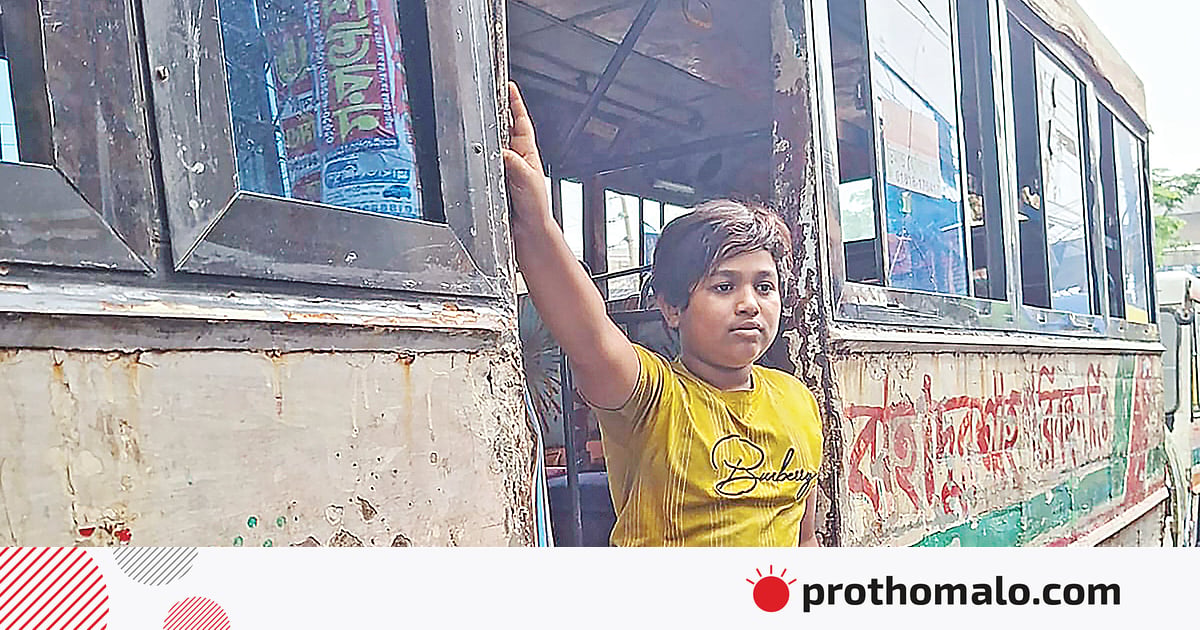 ‘যা আয় হয়, খায়ে কিছু থাহে না’ ‘যা আয় হয়, খায়ে কিছু থাহে না’
