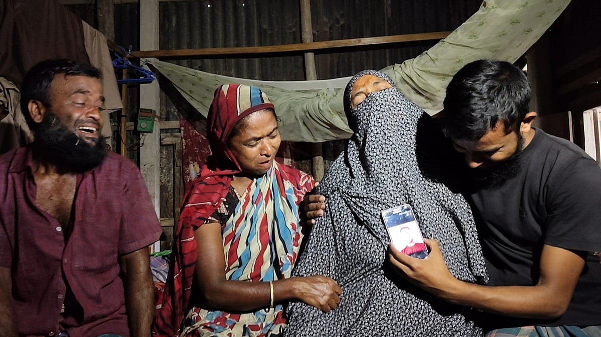 ‘ছেলে মরার পরে শুনলাম যুদ্ধে গেছিল, আগে জানলে রাশিয়া যাইতে দিতাম না’