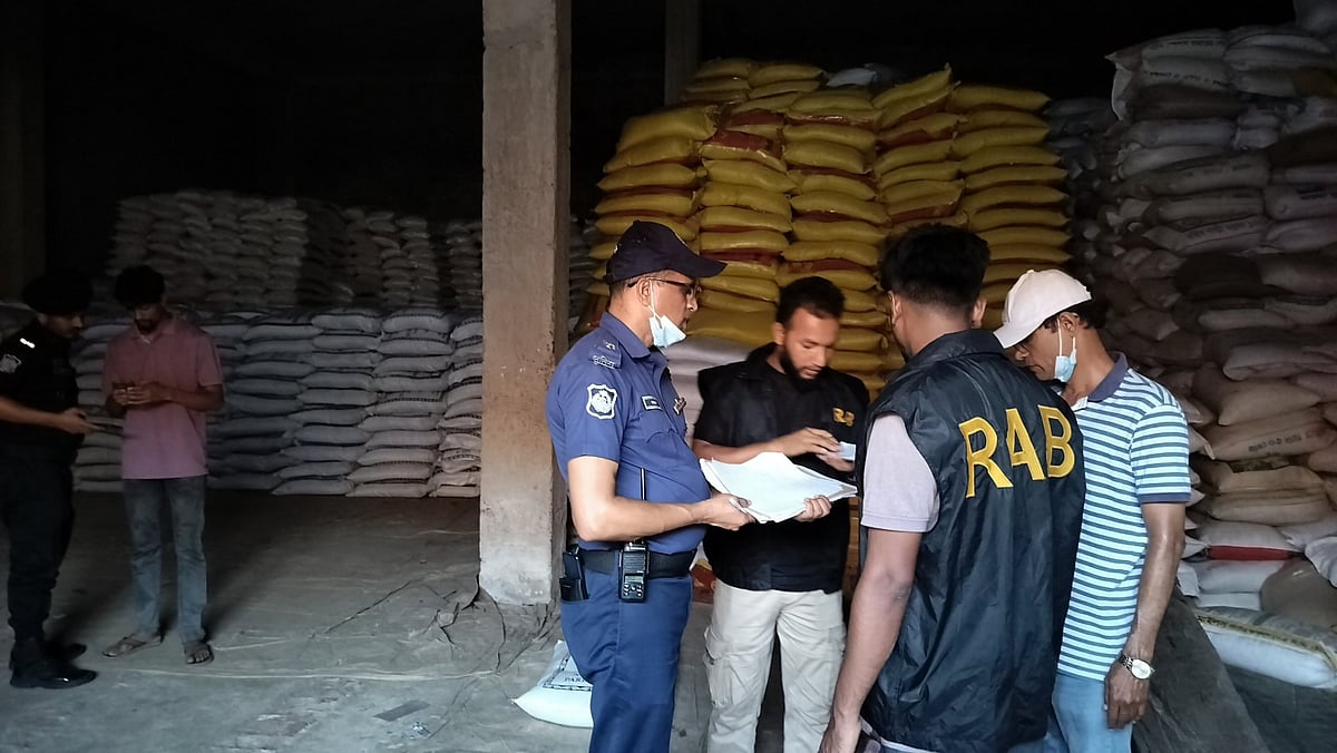 সীতাকুণ্ডে সরকারি চাল বিক্রি হচ্ছে বিভিন্ন মোড়কে, গুদাম সিলগালা