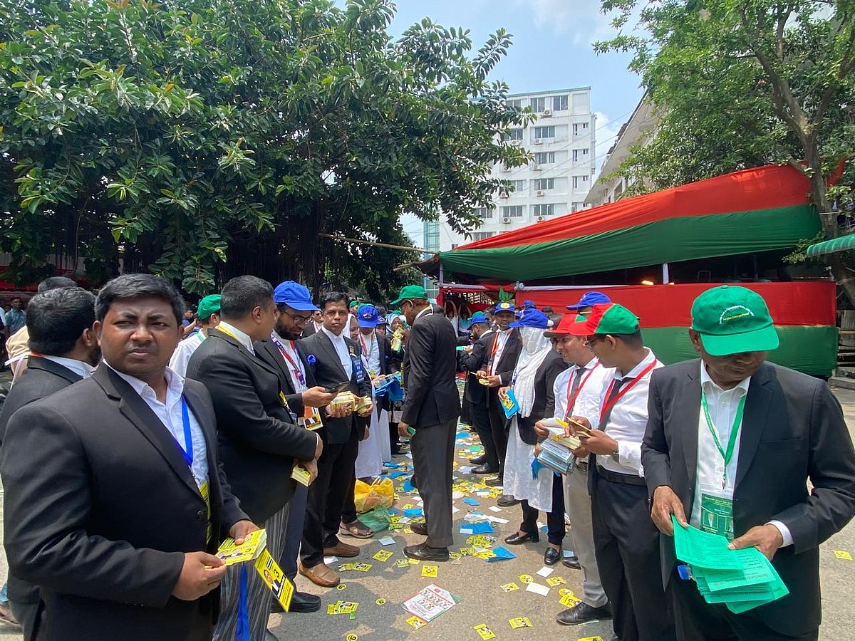 সুপ্রিম কোর্ট আইনজীবী সমিতির নির্বাচনে প্রথম দিনের ভোট গ্রহণ চলছে