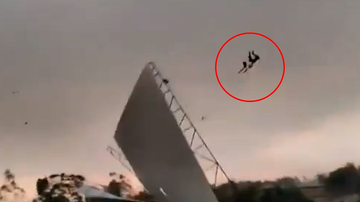 ভারতে ঝড়ে টিনের চালার সঙ্গে ৫০ ফুট উঁচুতে উড়ে গেল এক ব্যক্তি, ভাঙল হাত-পা