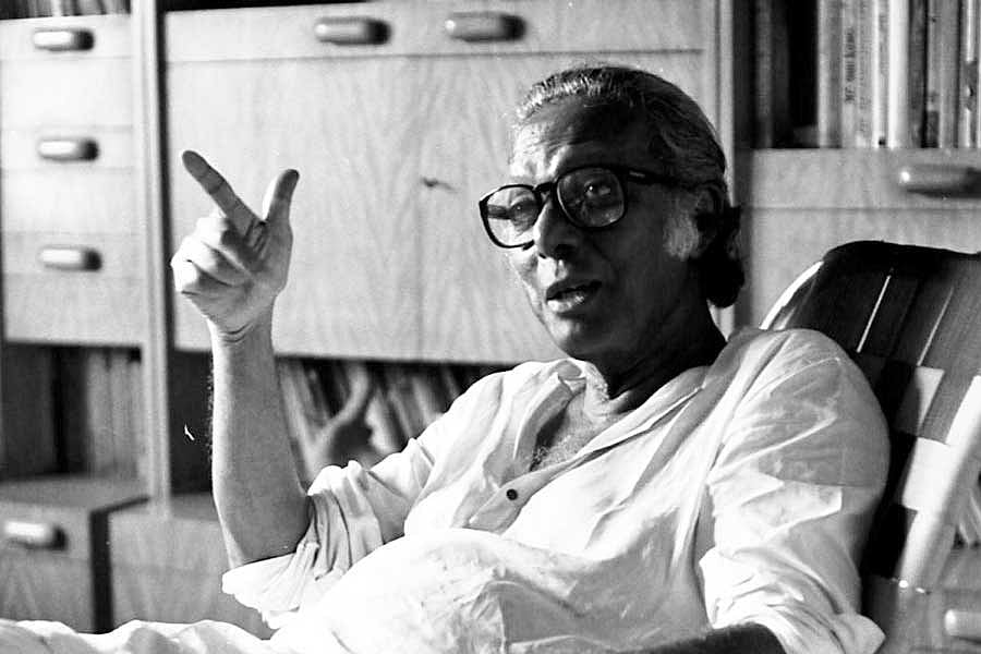 ‘বক্স অফিস বা টিকিট বিক্রি নিয়ে মৃণালদাকে মাথা ঘামাতে দেখিনি’