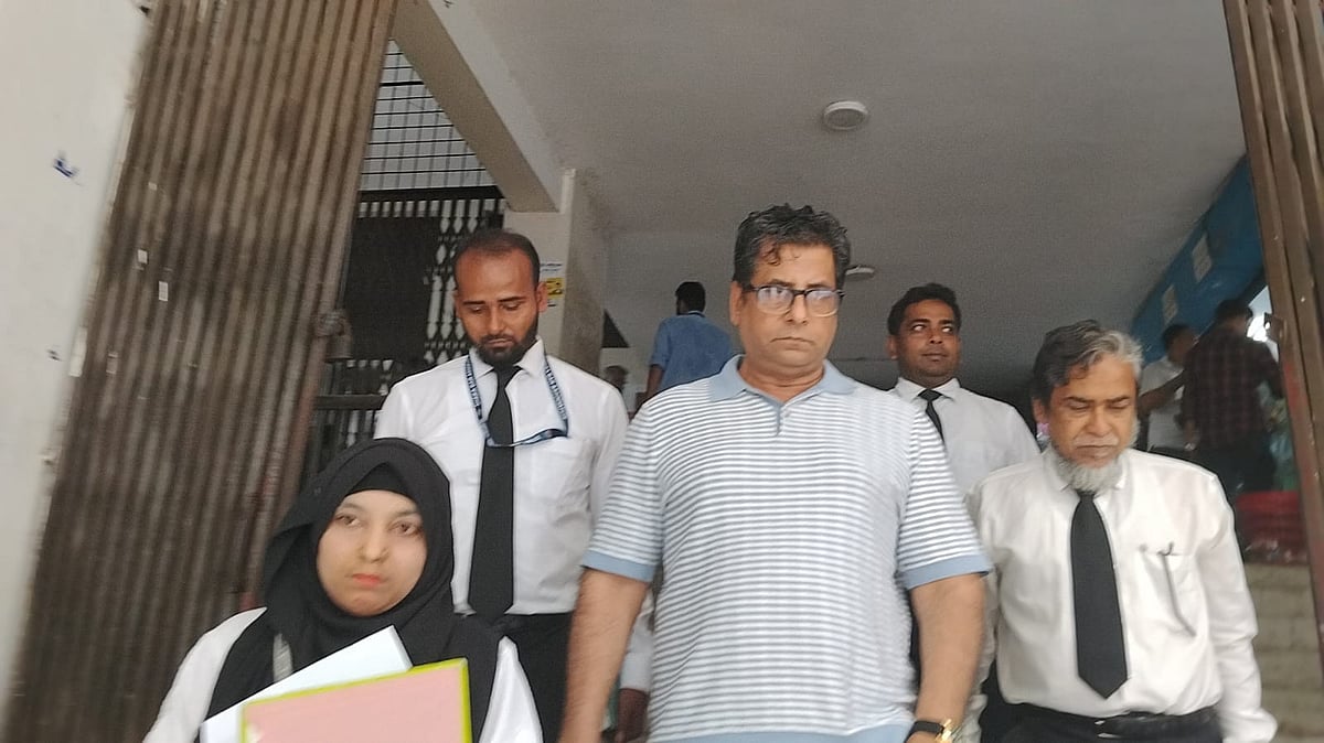 দুদকের মামলায় স্থায়ী জামিন পেলেন সাংবাদিক আনিস আলমগীর