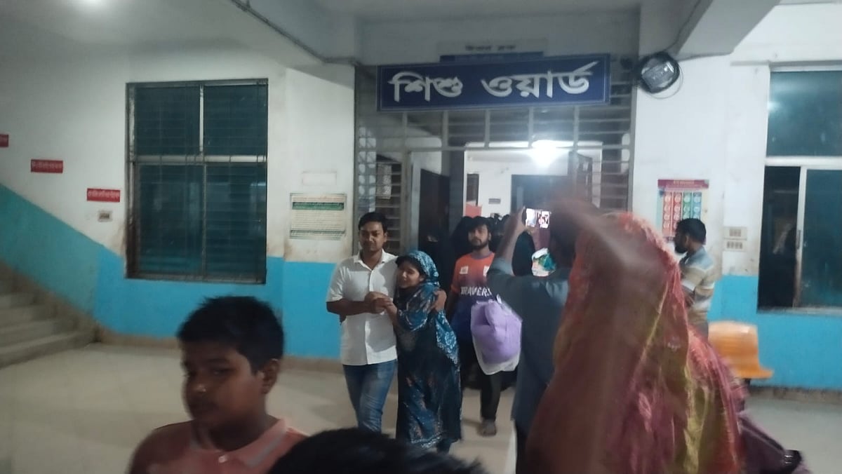 শিশুর মৃত্যুকে কেন্দ্র করে হাসপাতালে স্বজন–ইন্টার্ন চিকিৎসকদের পাল্টাপাল্টি হামলার অভিযোগ