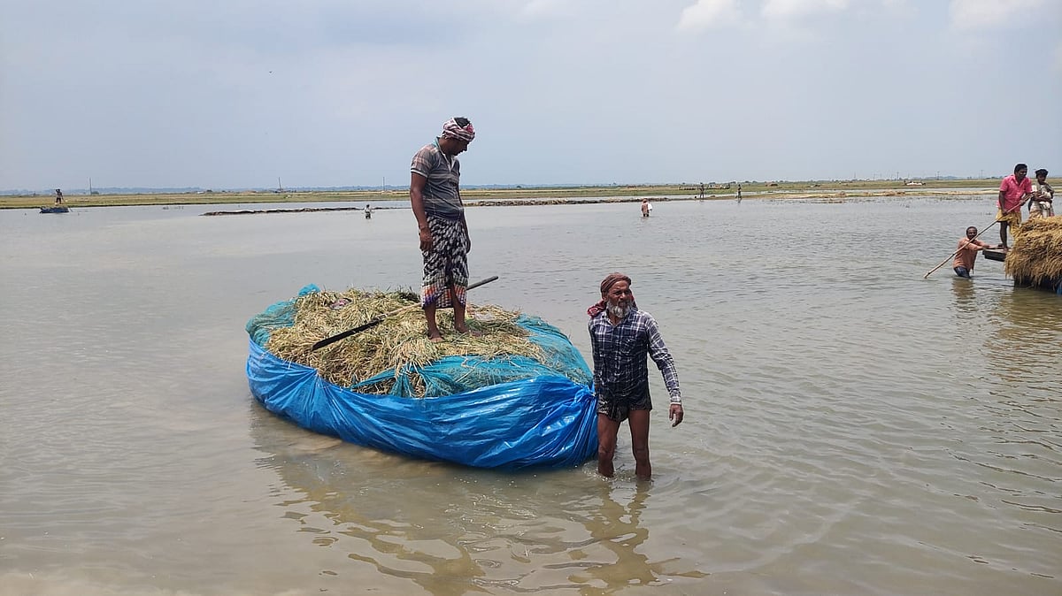 ‘অ্যাখুন দেনা শোধ করব, না প্যাটে খাব, দিশ্যা খুঁইজ্যা পাই না’