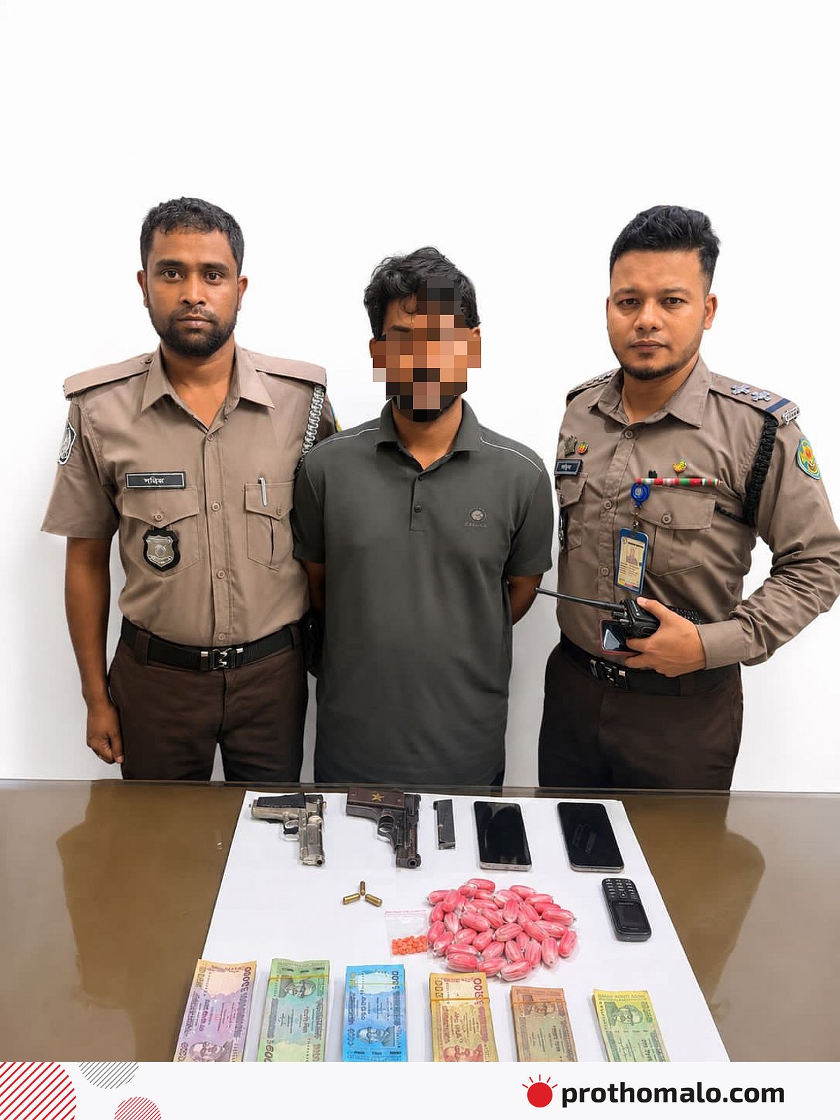 মহাখালীতে বিদেশি পিস্তলসহ যুবক গ্রেপ্তার মহাখালীতে বিদেশি পিস্তলসহ যুবক গ্রেপ্তার