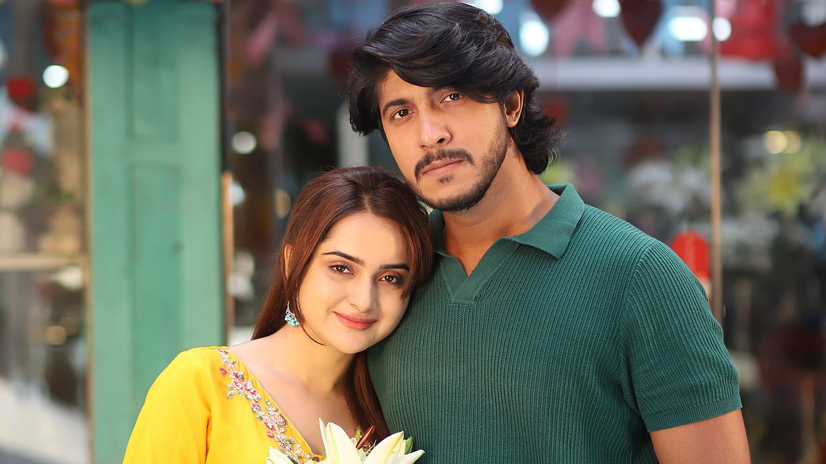 ফুলের দোকানে প্রথম দেখায় প্রেমের শুরু