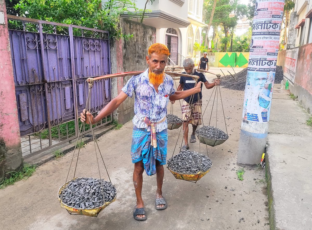 ‘সন্তানদের লাইগ্যা কষ্ট করতাছি, আল্লাহ একদিন ফল দিব’