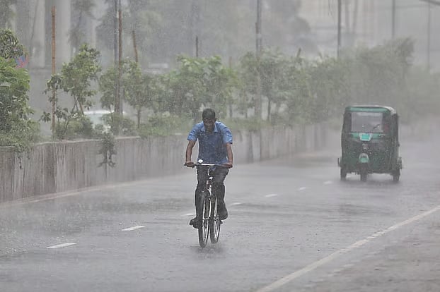 নদীবন্দরে ১ নম্বর সতর্কসংকেত, ভারী বৃষ্টি হতে পারে কোথায়
