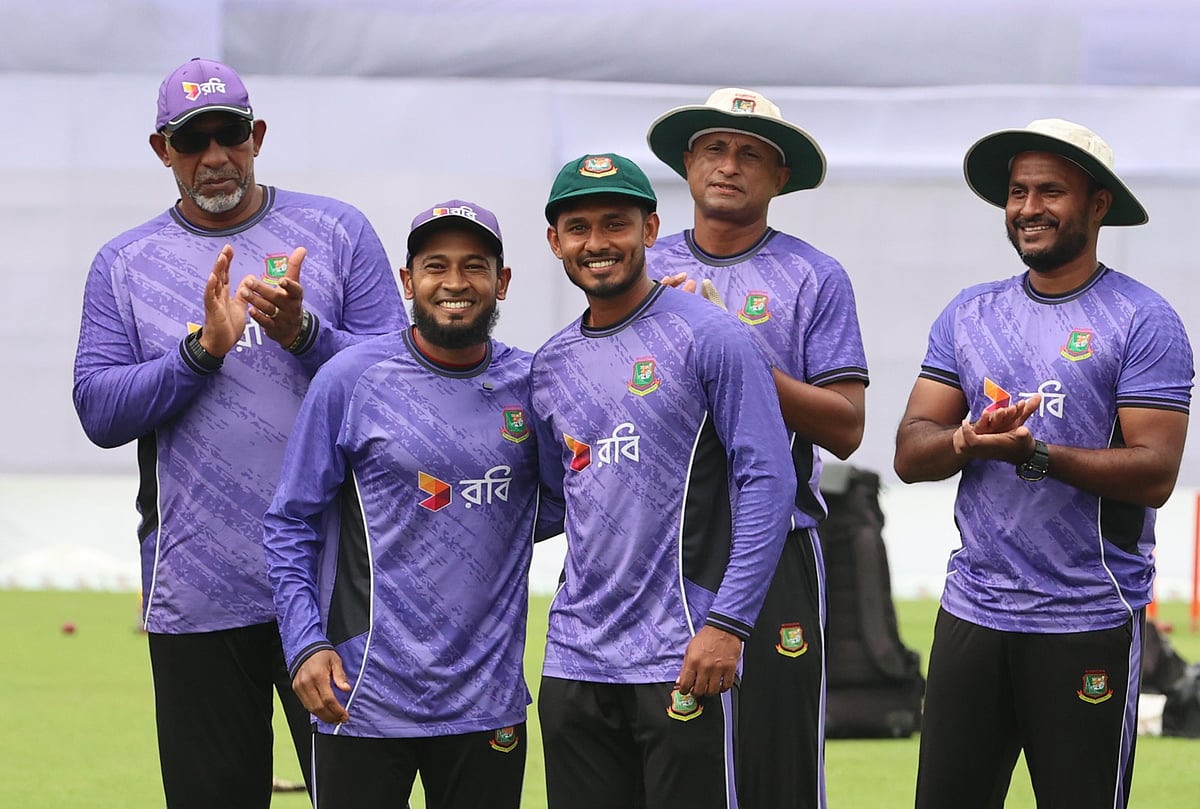 দ্বিতীয় বলেই ক্যাচ দিয়ে ফিরলেন মাহমুদুল