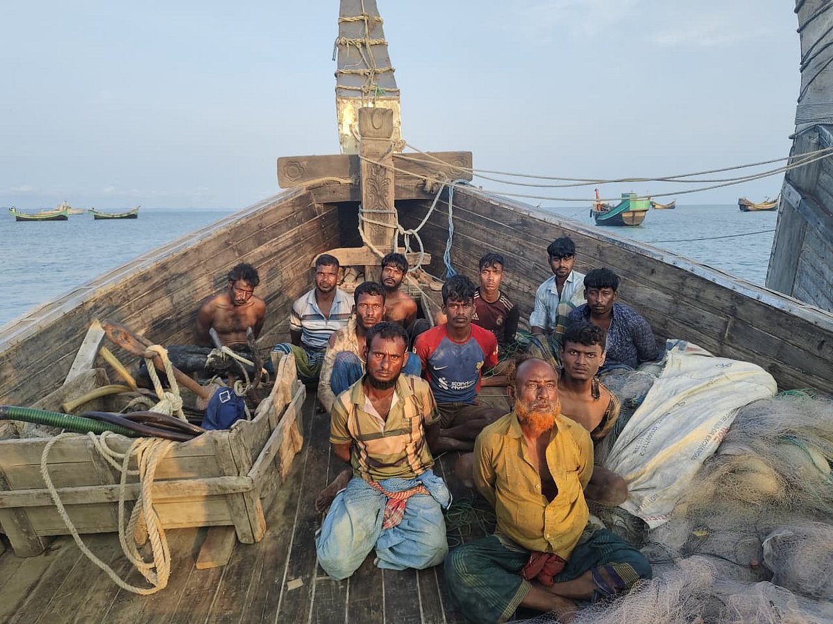মাছ ধরার নৌযানে মিয়ানমারে সিমেন্ট পাচার, ৩৩ জন গ্রেপ্তার