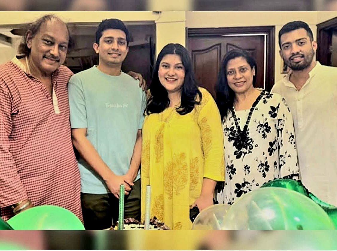 ‘জীবনের ভার কিভাবে বয়ে বেড়াব জানি না’- ফেসবুকে কারিনার মা লুপা কায়সার