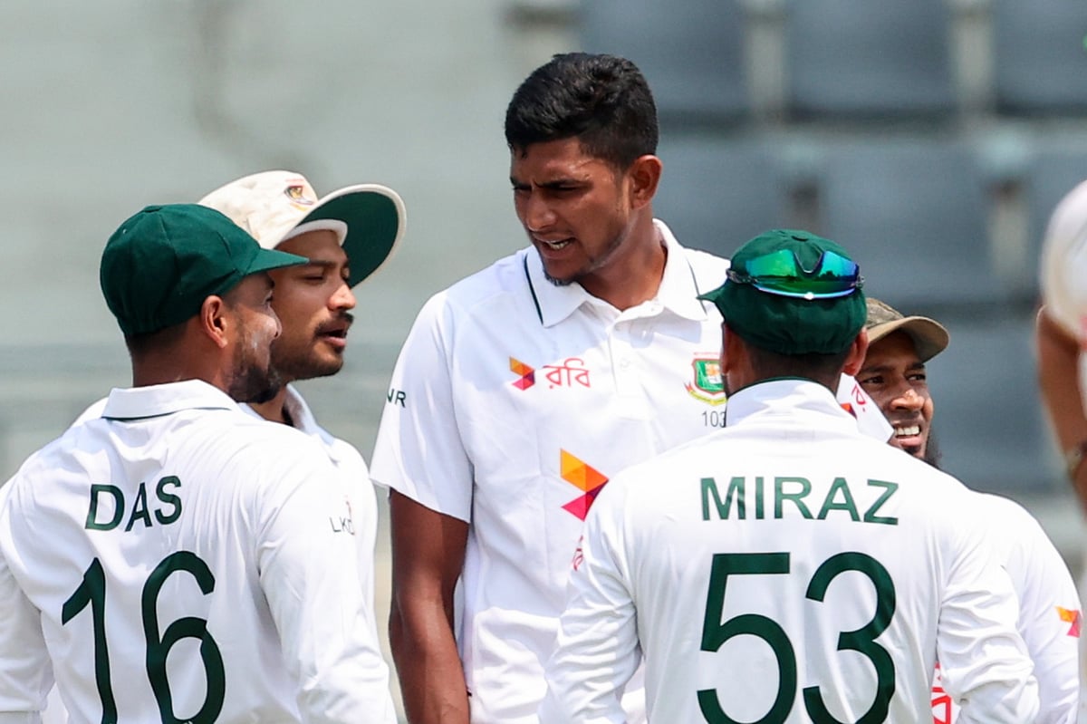 গতির ঝড় তুলছেন নাহিদ, বাবরের পর আউট সালমান আগাও