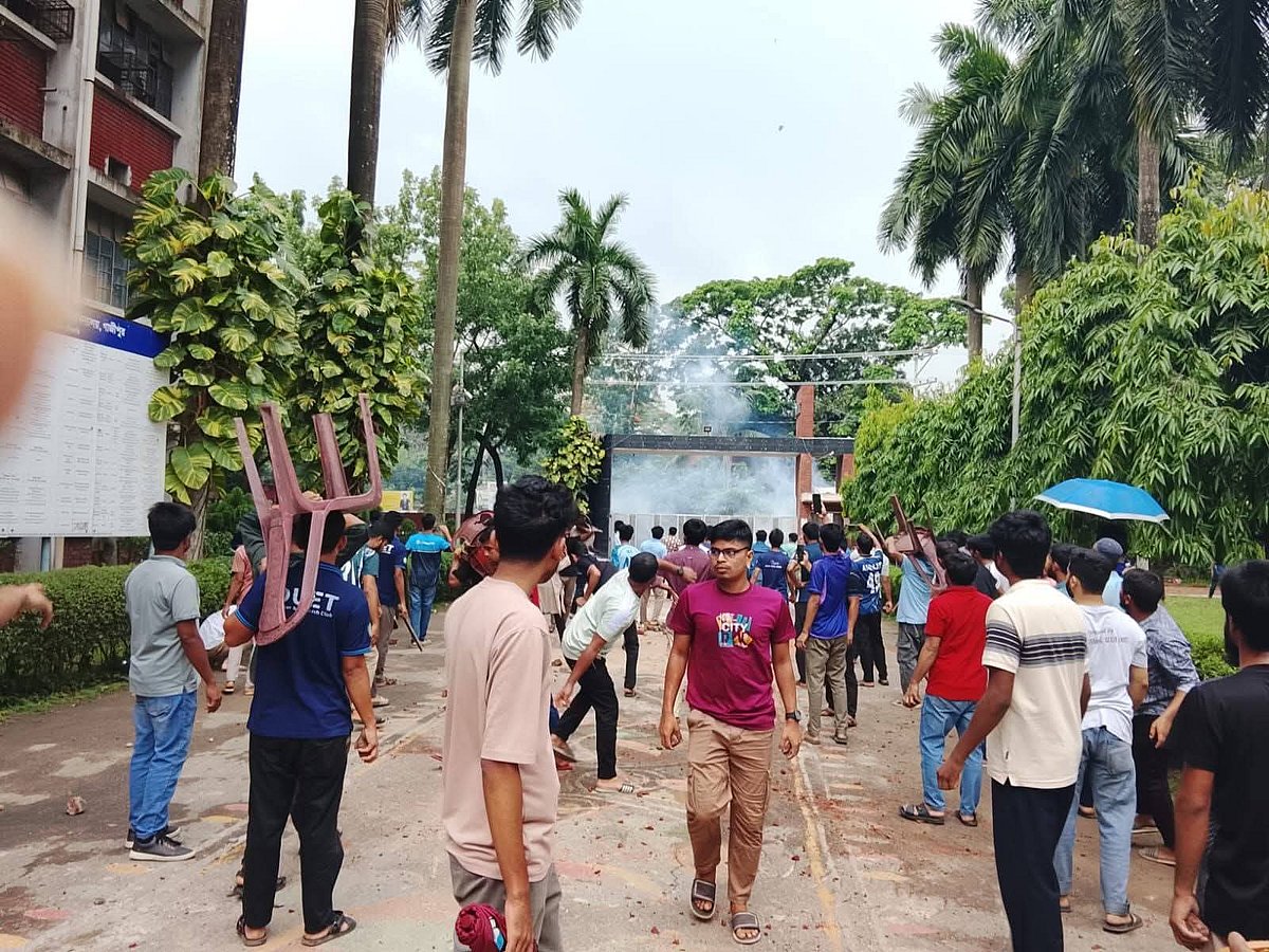 ডুয়েটে নতুন উপাচার্যের নিয়োগকে কেন্দ্র করে শিক্ষার্থীদের দুপক্ষের সংঘর্ষ