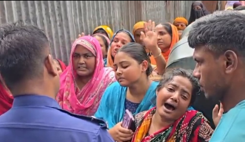 বগুড়ায় জমি নিয়ে বিরোধে দুই চাচাতো ভাইকে প্রকাশ্যে কুপিয়ে হত্যার অভিযোগ