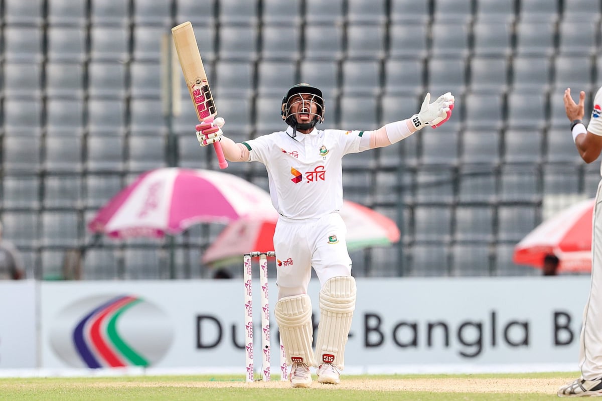 মুশফিকের রেকর্ড গড়া সেঞ্চুরি, তাইজুলের পর আউট তাসকিন