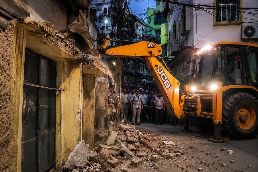 বুলডোজার ‘সংস্কৃতি’ আর কোরবানির আগে গরু বেচাকেনায় নিষেধাজ্ঞার ফলে উত্তাল পশ্চিমবঙ্গ