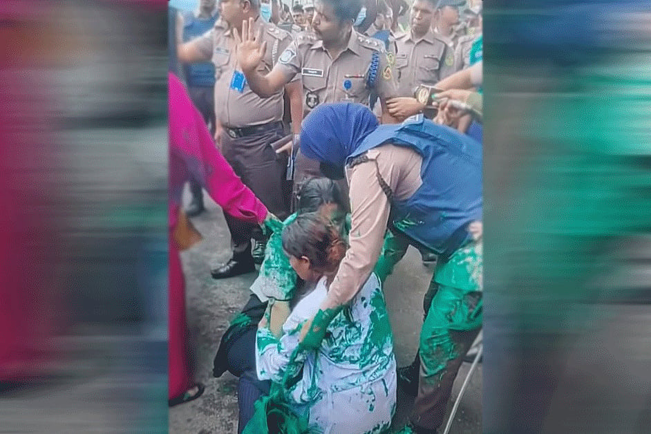 জমায়েত নিষেধাজ্ঞার মধ্যেই গ্রাফিতি আঁকতে গেলেন শিক্ষার্থীরা, পুলিশের সঙ্গে ধস্তাধস্তি