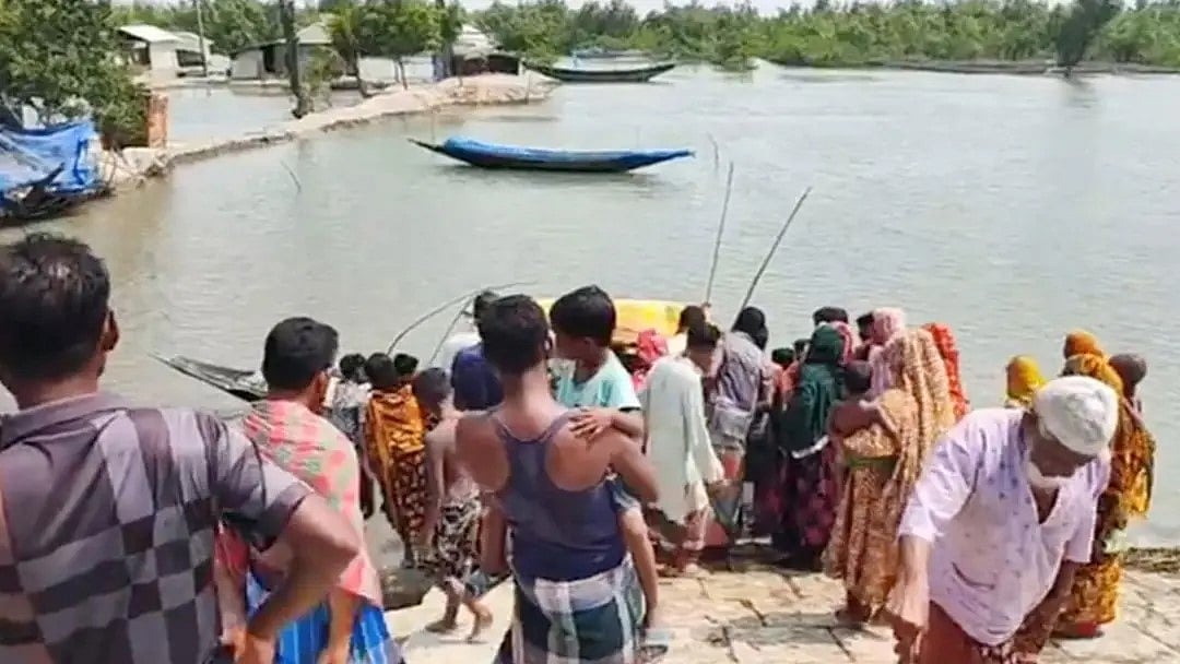 সুন্দরবনে গুলিতে জেলের মৃত্যু, পরে বন বিভাগের কার্যালয়ে হামলা