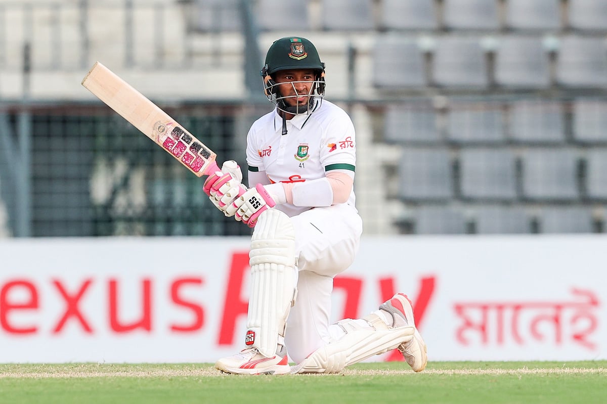 পাকিস্তানের লক্ষ্য ৪৩৭ রান, হাতে সময় দুই দিন