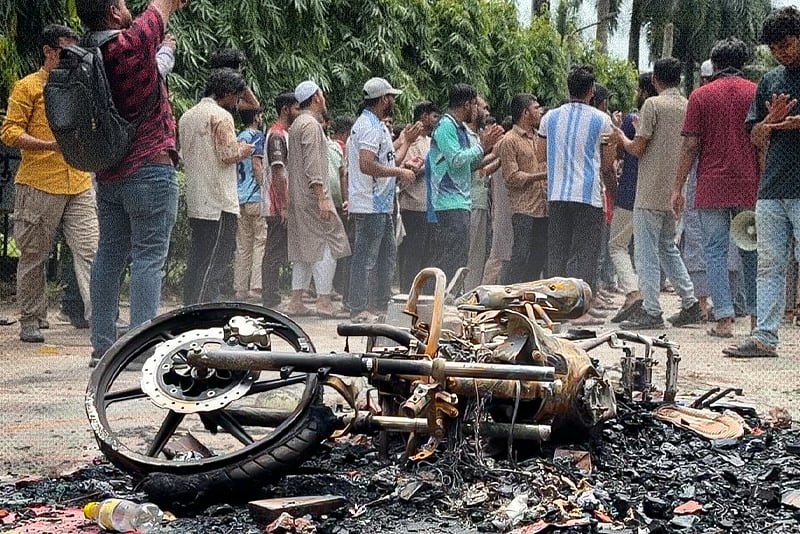 তিন দফা দাবিতে অচল ডুয়েট ক্যাম্পাস