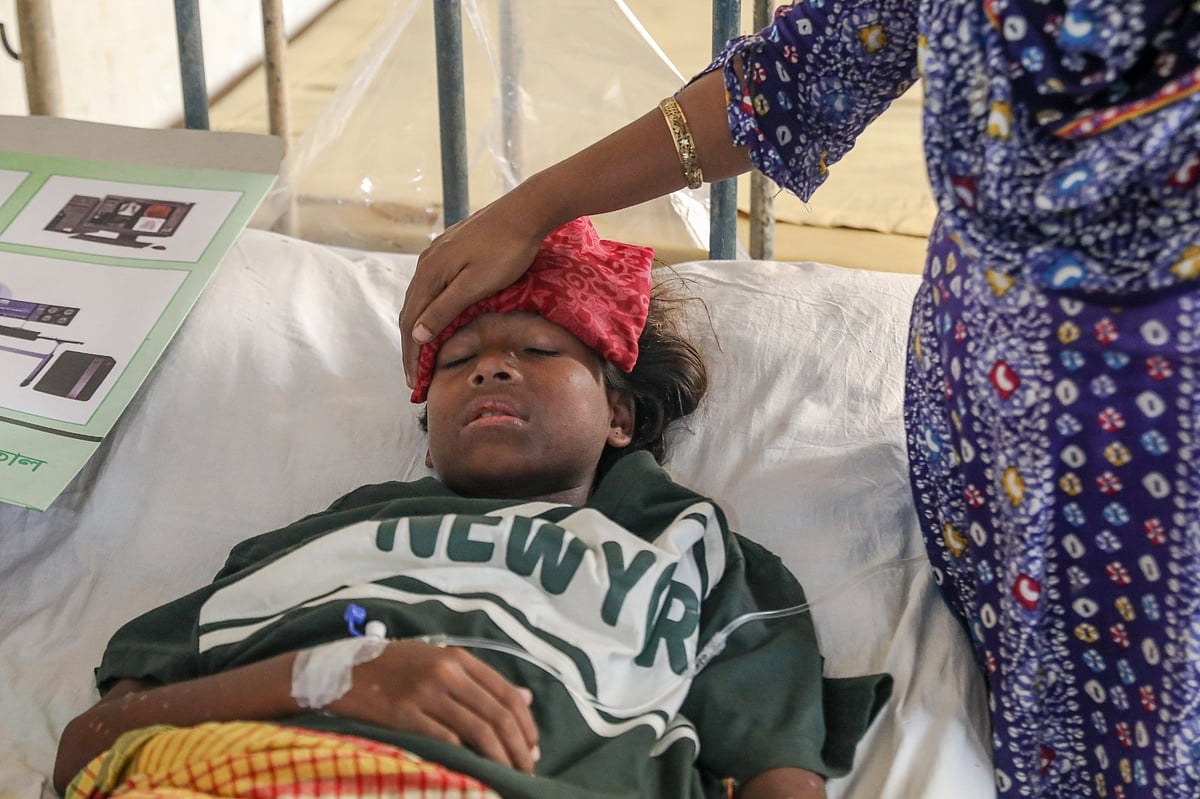 হামে আক্রান্ত আঁখি হাসপাতালের বিছানায় কাতরাচ্ছে, মাকতুমকে নিয়েও উদ্বিগ্ন মা