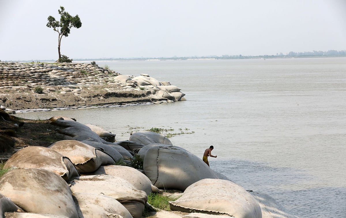 অরক্ষিত বাঁধ, ঝুঁকিতে ইছামারা গ্রাম