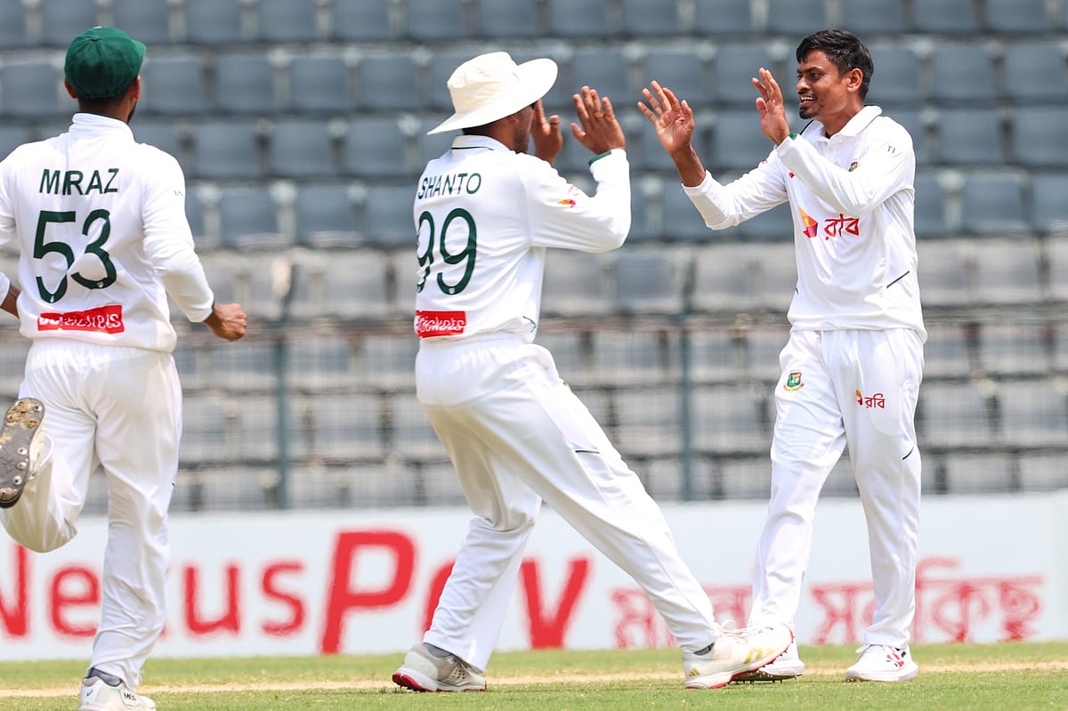 বাবরকে ফিরিয়ে জুটি ভাঙার স্বস্তি বাংলাদেশের