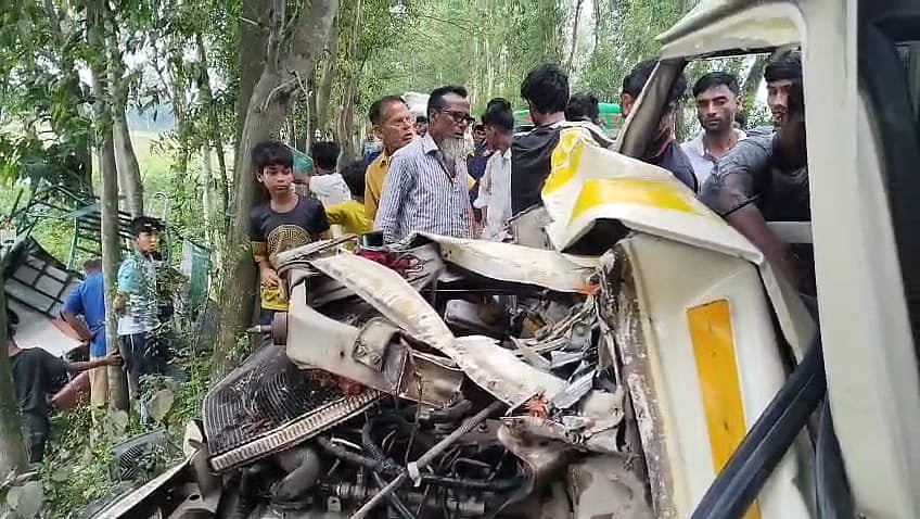 গাইবান্ধায় পিকআপ ভ্যান ও ইজিবাইকের মুখোমুখি সংঘর্ষে চালকসহ নিহত ২
