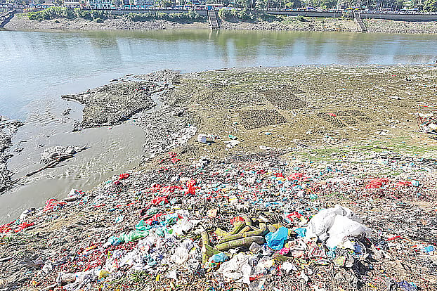 মাইক্রোপ্লাস্টিক: অদৃশ্য হয়ে ঢুকে পড়েছে দেহে, বাড়াচ্ছে ঝুঁকি